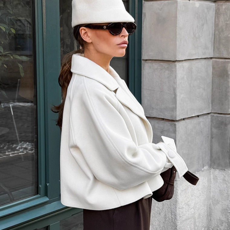 Damer Trendig Cropped Jacka med markanta Knappdetaljer Mirla-Eva Jonsson