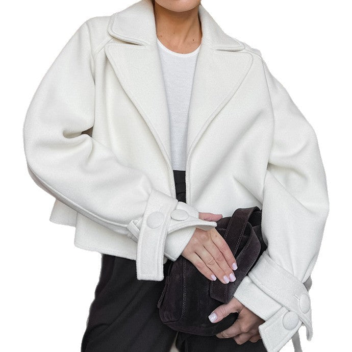 Damer Trendig Cropped Jacka med markanta Knappdetaljer Mirla-Eva Jonsson