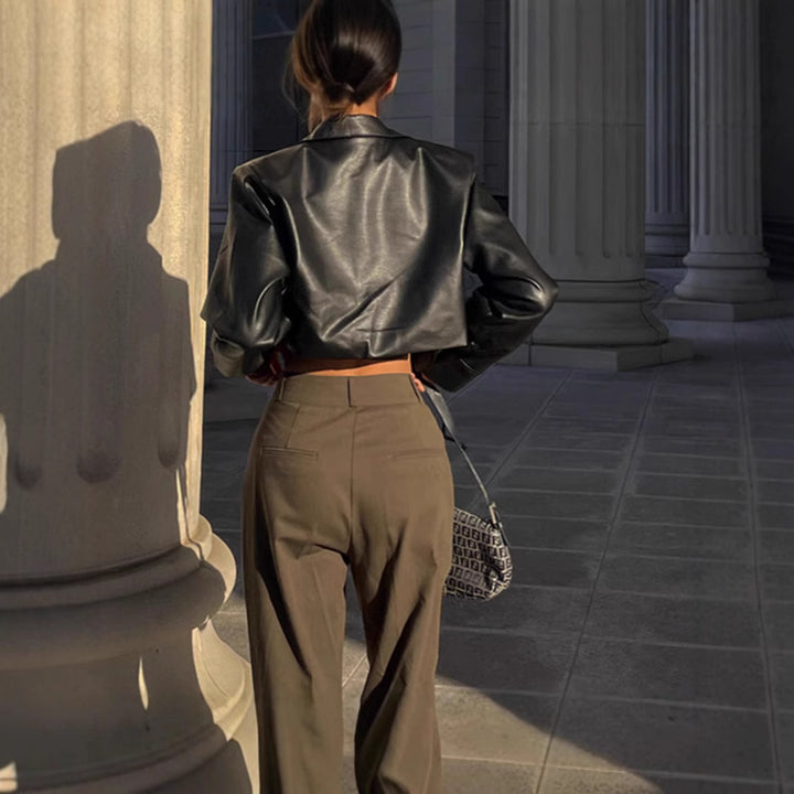 Damer Trendig Cropped Läderjacka med Bröstfickor Mirla-Eva Jonsson
