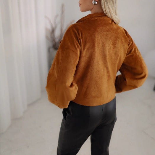 Damer Trendig Kortjacka i avslappnad Biker-stil med asymmetrisk dragkedja och djup krage Mirla-Eva Jonsson