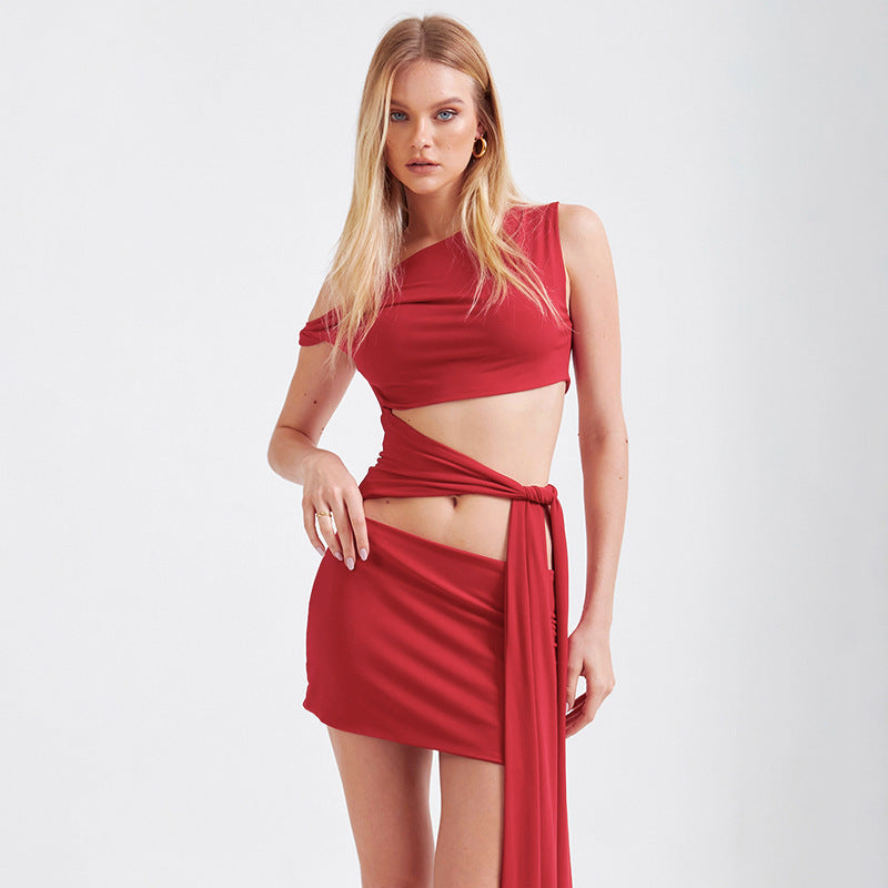 Damer Trendigt Miniklänning med asymmetriska cut-outs och snodd Mirla-Eva Jonsson