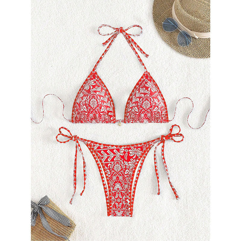 Damer Triangel-Bikini med lekfull banding och elegant mönstring Mirla-Eva Jonsson