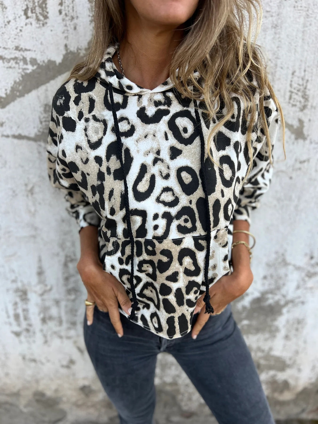 Damer Urban Hoodie med stilfullt djurmotiv Mirla-Eva Jonsson