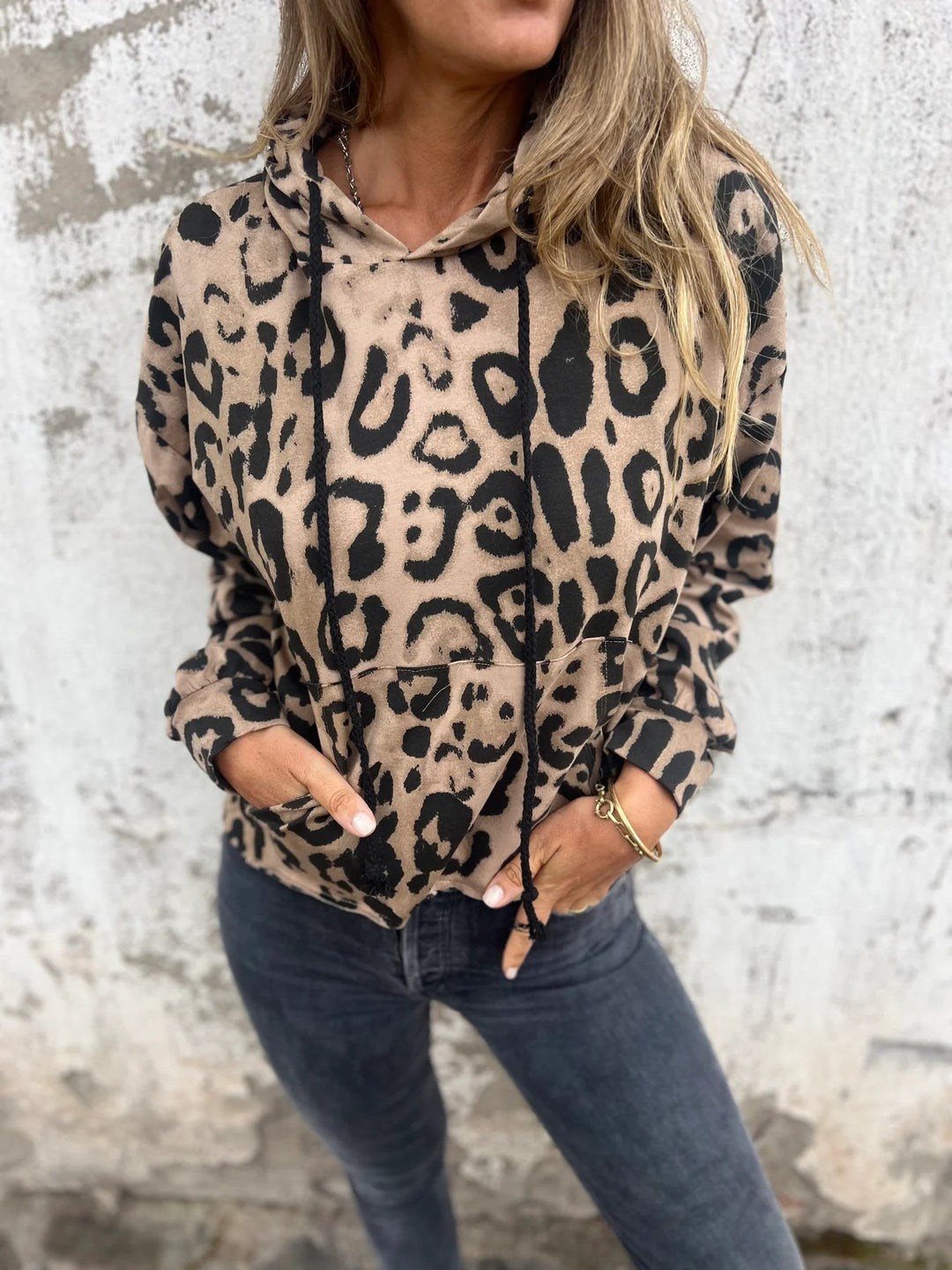 Damer Urban Hoodie med stilfullt djurmotiv Mirla-Eva Jonsson