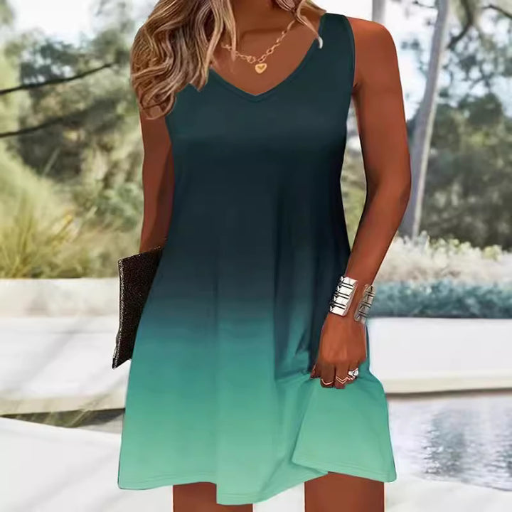 Damer V-ringad sommarklänning med livlig färgövergång och lätt, andningsbart tyg Eva Jonsson-Eva Jonsson