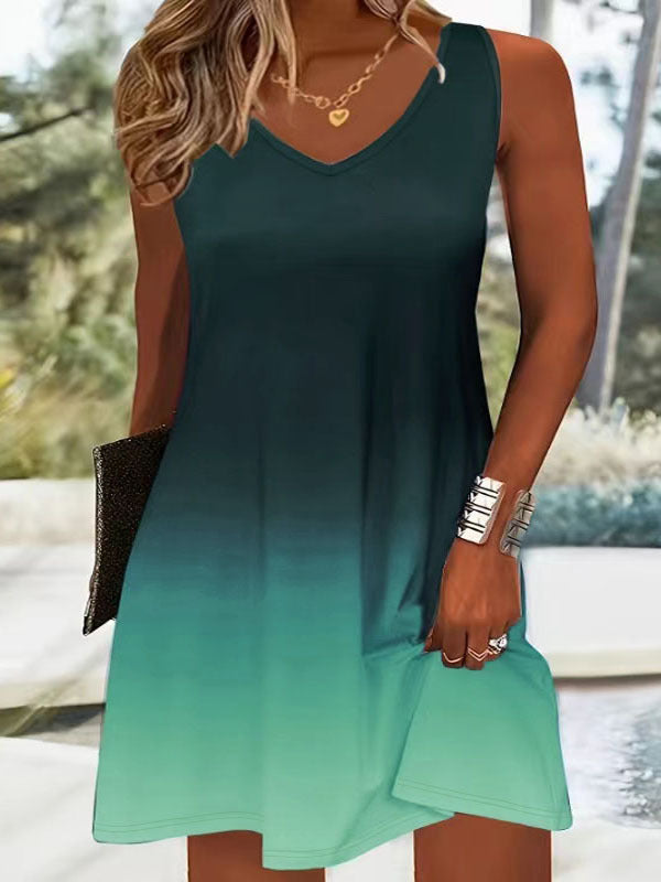 Damer V-ringad sommarklänning med livlig färgövergång och lätt, andningsbart tyg Eva Jonsson-Eva Jonsson