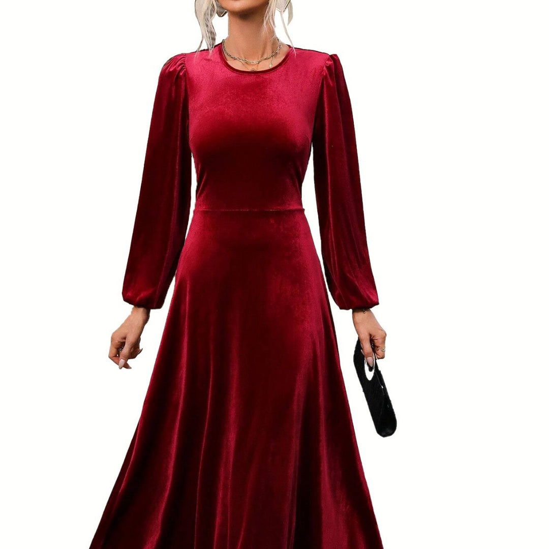 Damer Velour Aftondress med Långa Ärmar och Utställd Kjol Mirla-Eva Jonsson