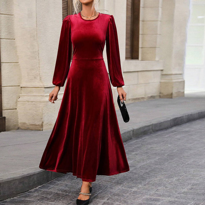 Damer Velour Aftondress med Långa Ärmar och Utställd Kjol Mirla-Eva Jonsson