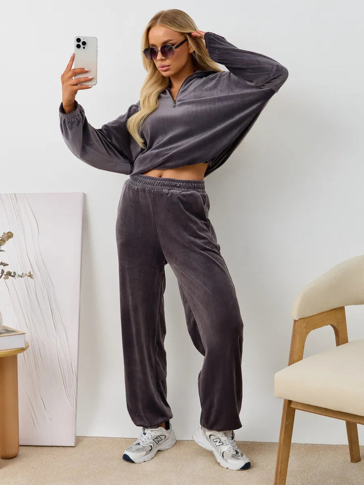 Damer Velour Träningsdräkt med Hög Krage och Elastiska Ärmar Mirla-Eva Jonsson
