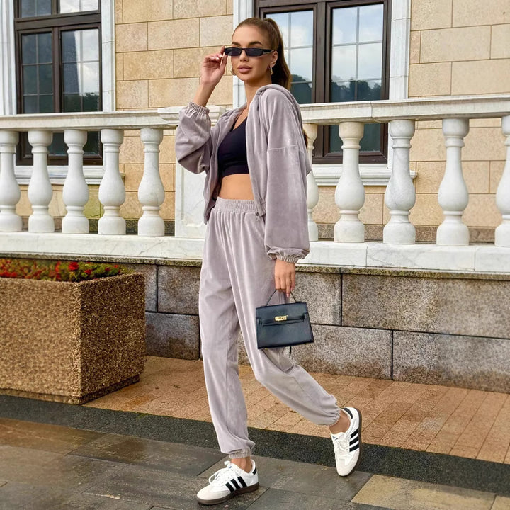Damer Velours Fritidsset med mjuk hoodie och bekväma joggers Mirla-Eva Jonsson