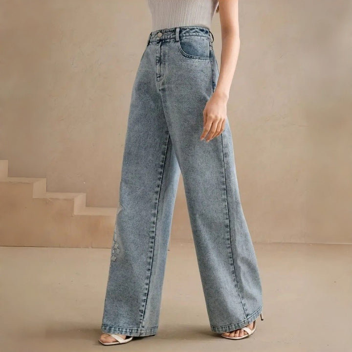 Damer Vid beskärning Jeans med blommigt broderidesign Mirla-Eva Jonsson