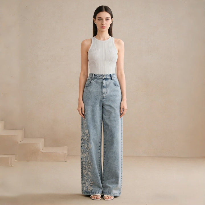 Damer Vid beskärning Jeans med blommigt broderidesign Mirla-Eva Jonsson