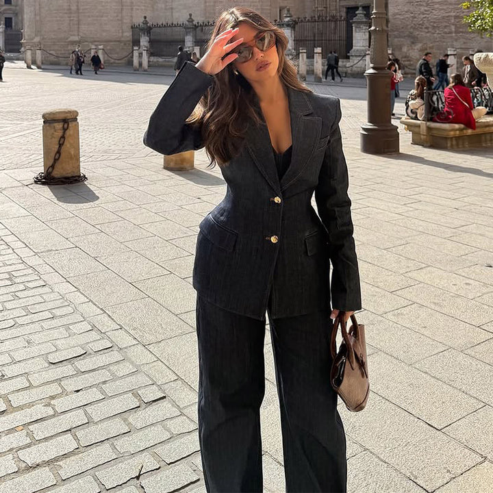 Damer Vida Denim-byxor med hög midja och moderiktig skärning Mirla-Eva Jonsson