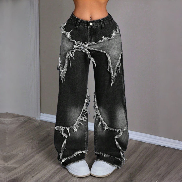 Damer Vida Jeans i modern förstörd stil med fransiga detaljer Mirla-Eva Jonsson