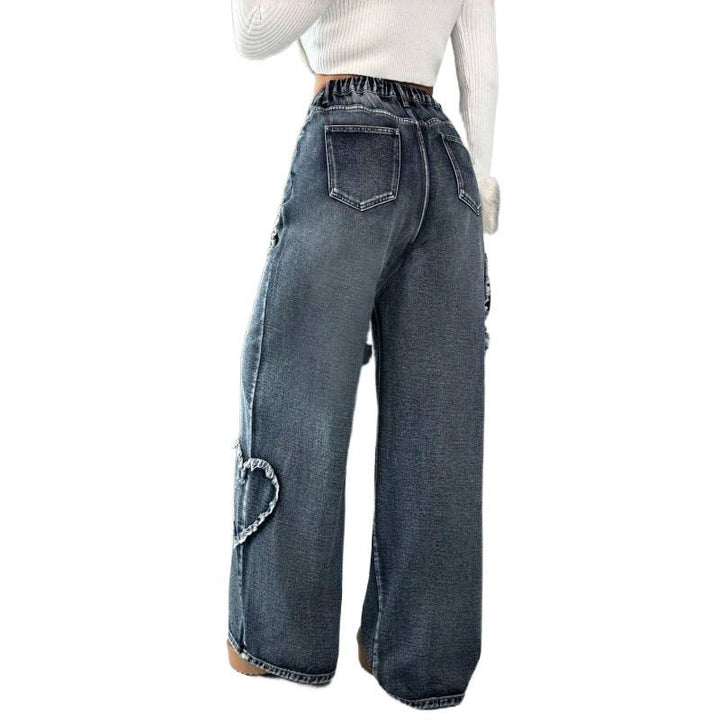 Damer Vida Jeans med hjärtbroderi och avslappnad passform Mirla-Eva Jonsson