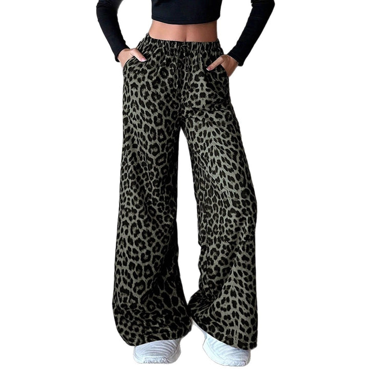 Damer Vida Palazzo-byxor med iögonfallande leopardmönster Mirla-Eva Jonsson