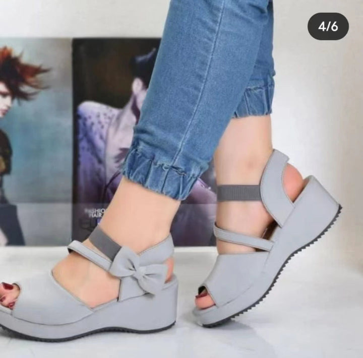 Damer Wedge-sandaler med elegant båtapplikation och halkfri sula Mirla-Eva Jonsson