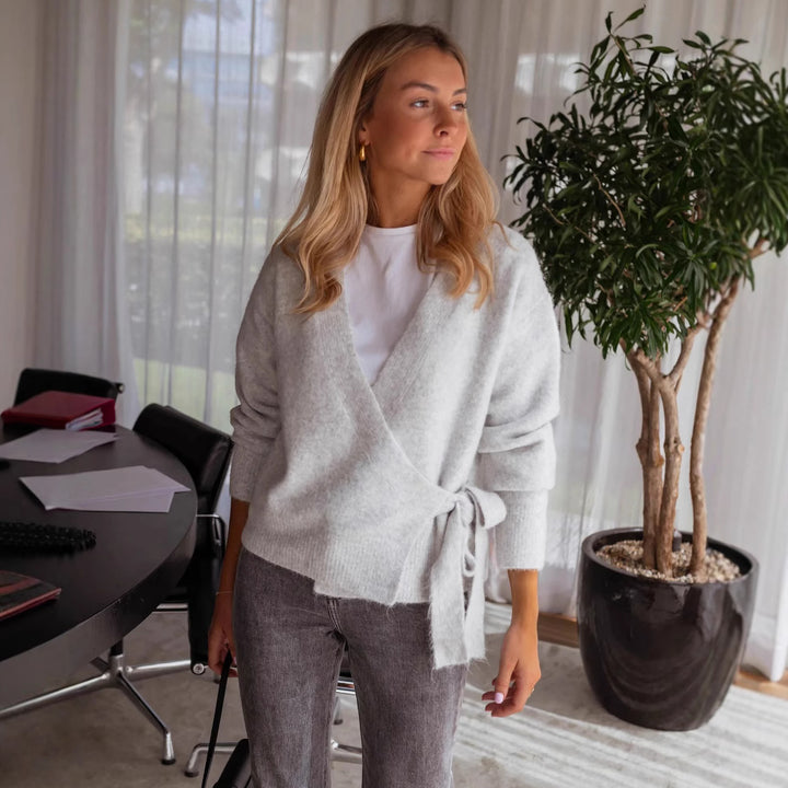 Damer Wickelstrickjacka med dekorativt knytbälte och avslappnad passform Mirla-Eva Jonsson