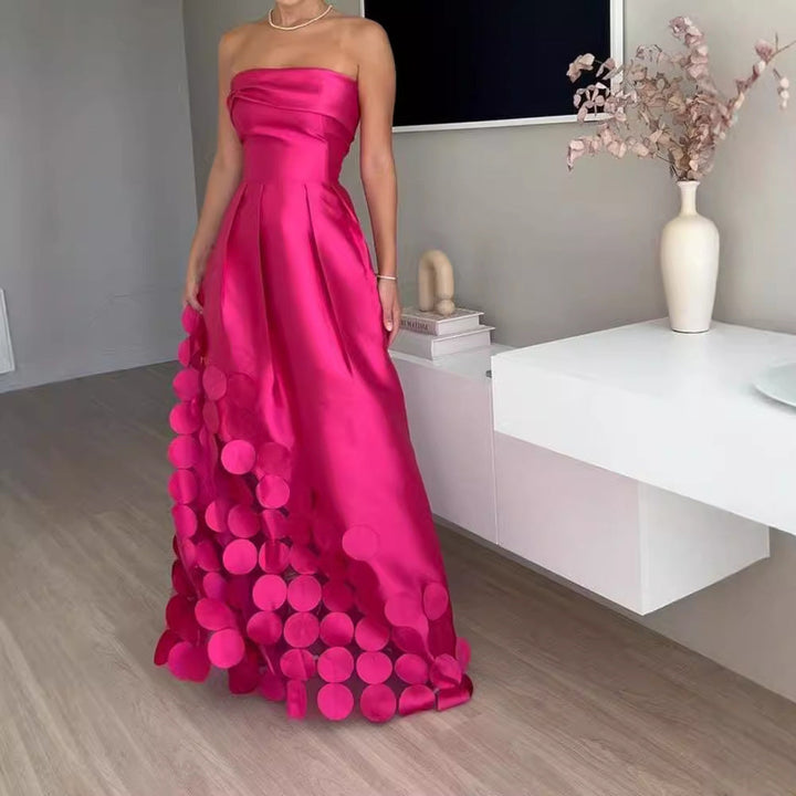 Damer aftonklänning med spännande lagerdesign och raffinerade detaljer Mirla-Eva Jonsson