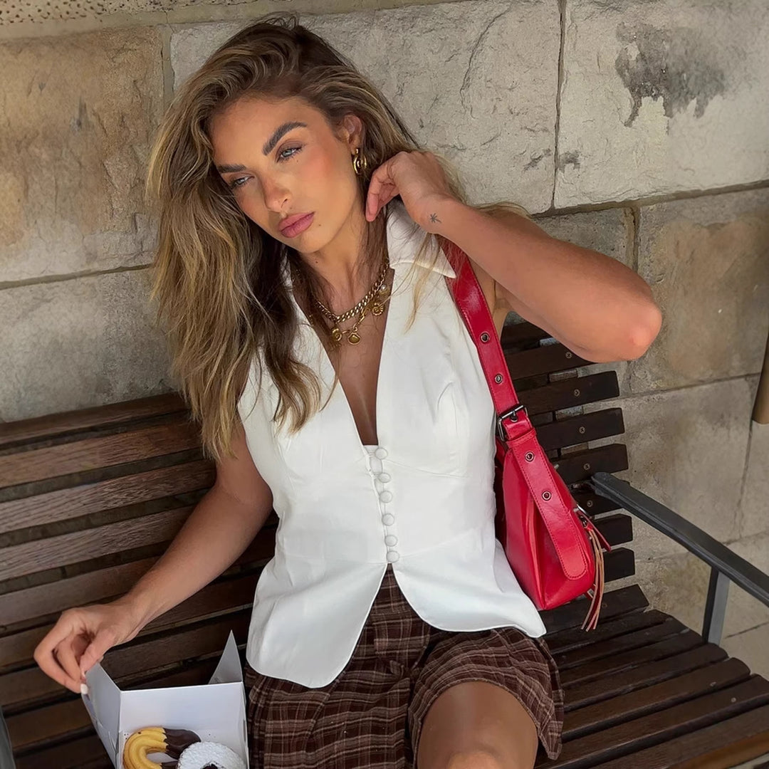 Damer ärmlös blazer-topp med elegant snitt och smakfulla knappdetaljer Mirla-Eva Jonsson