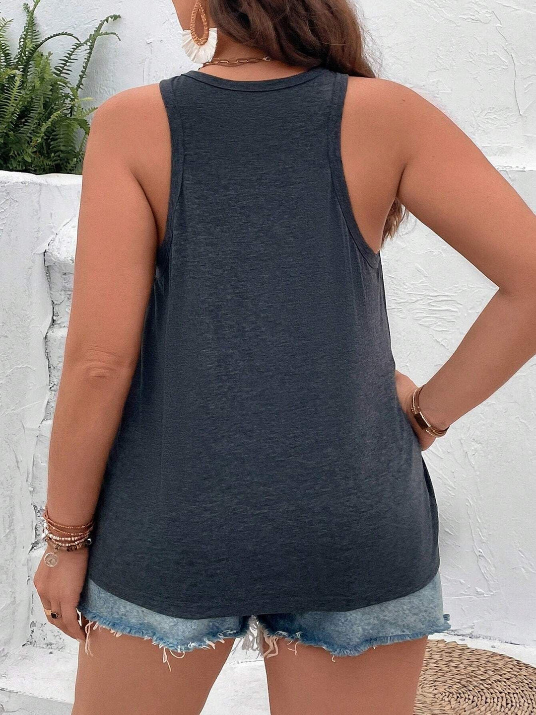 Damer ärmlös fritidstopp med trendig grafisk design Mirla-Eva Jonsson