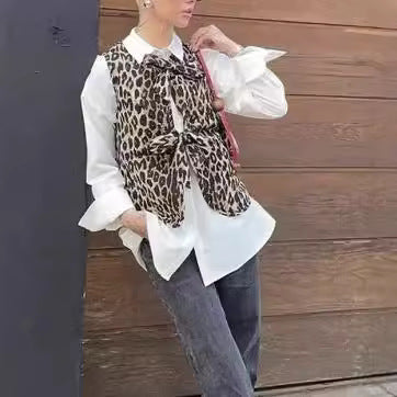 Damer ärmlös topp med charmig knytning och moderiktig leopardmönster Mirla-Eva Jonsson