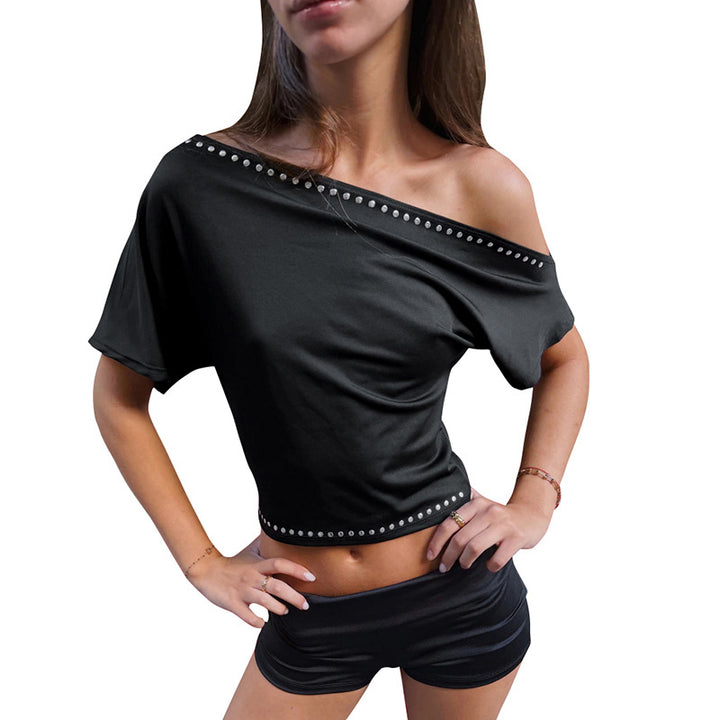 Damer asymmetrisk Crop-top med mjukt flödande tyg och dekorativa nitar Mirla-Eva Jonsson