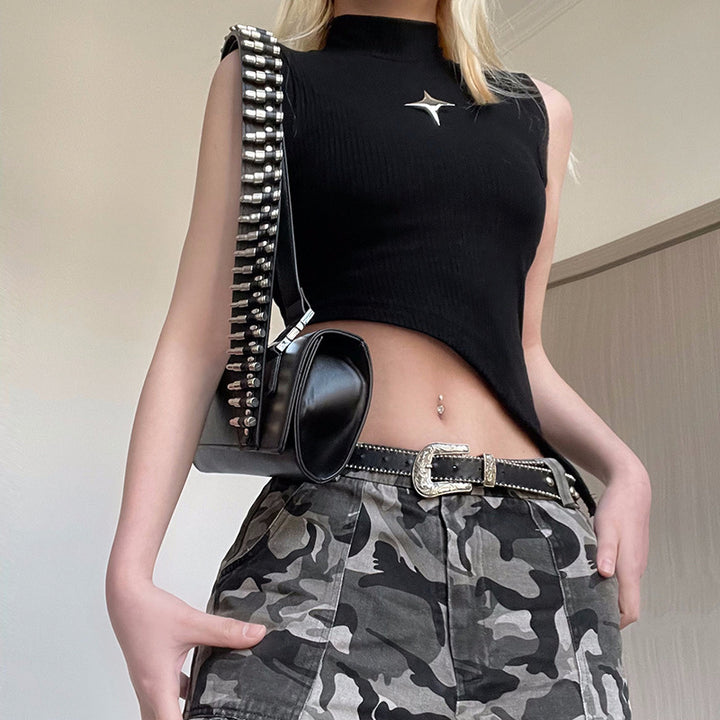 Damer asymmetrisk crop-top med modern design och dekorativa detaljer Mirla-Eva Jonsson