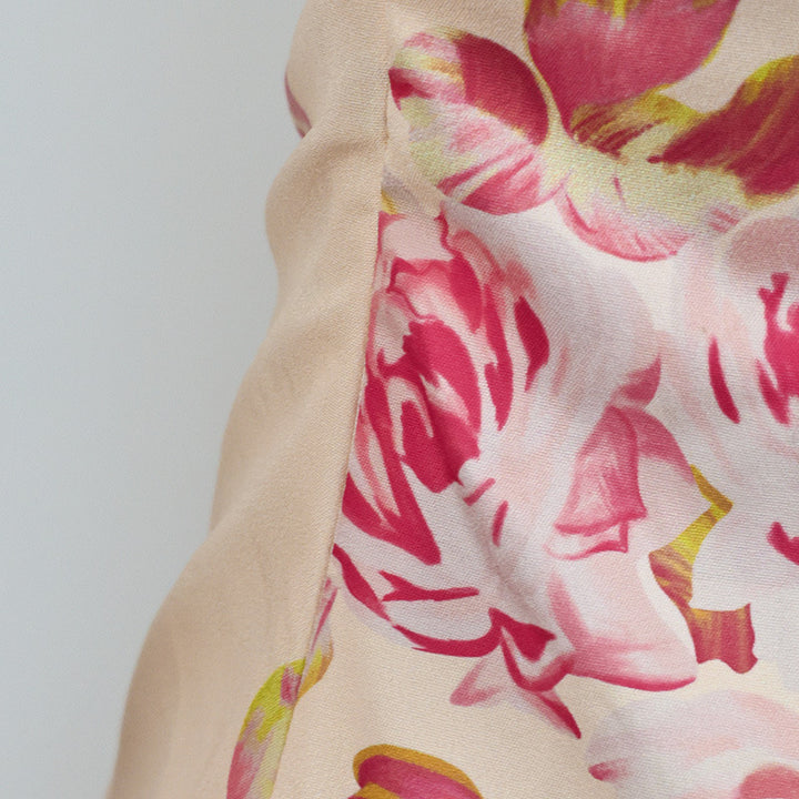 Damer asymmetrisk maxiklänning med blommönster och en axeldesign Mirla-Eva Jonsson