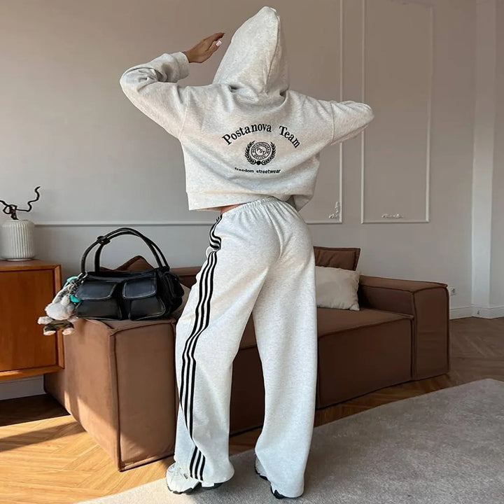 Damer avslappnad Cropped Hoodie med vid Jogger Mirla-Eva Jonsson