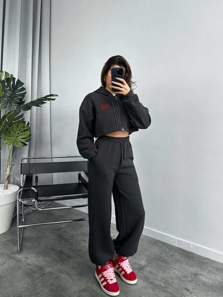 Damer avslappnad Cropped Hoodie och vid Joggingbyxor Set Mirla-Eva Jonsson
