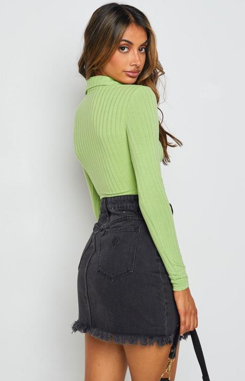 Damer avslappnad Cropped Skjorta med V-ringning och Ribbad Struktur Eva Jonsson-Eva Jonsson