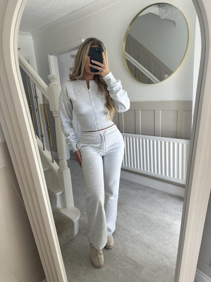 Damer avslappnad Cropped-jacka och högmidjade byxor Set Mirla-Eva Jonsson