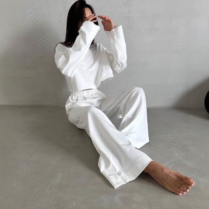 Damer avslappnad Cropped topp och vida fritidsbyxor Mirla-Eva Jonsson