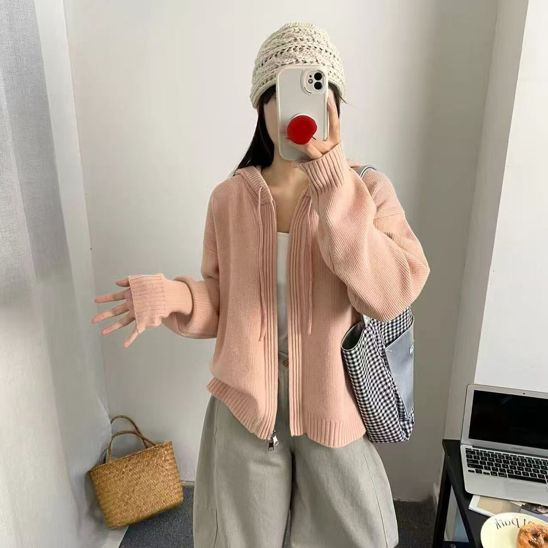 Damer avslappnad Hoodie-kardigan med fin stickning och praktiska fickor Mirla-Eva Jonsson