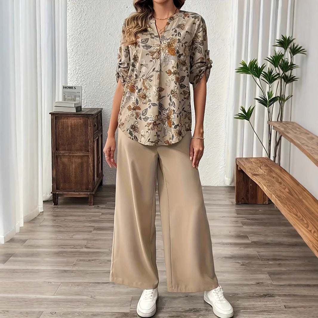 Damer avslappnad blus med blommigt mönster och vida byxor Mirla-Eva Jonsson