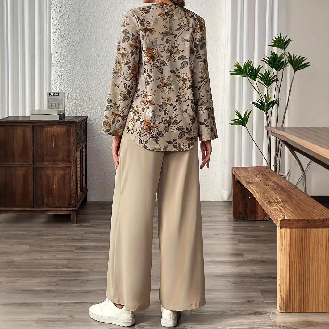 Damer avslappnad blus med blommigt mönster och vida byxor Mirla-Eva Jonsson
