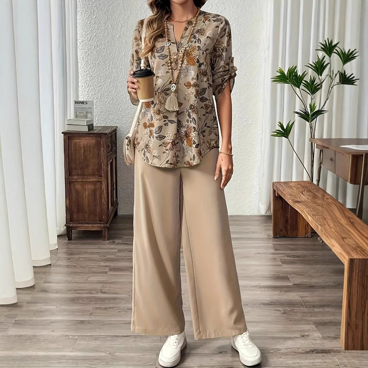 Damer avslappnad blus med blommigt mönster och vida byxor Mirla-Eva Jonsson