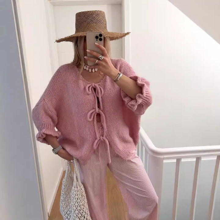 Damer avslappnad cardigan med lekfulla snördetaljer och korta ärmar Mirla-Eva Jonsson