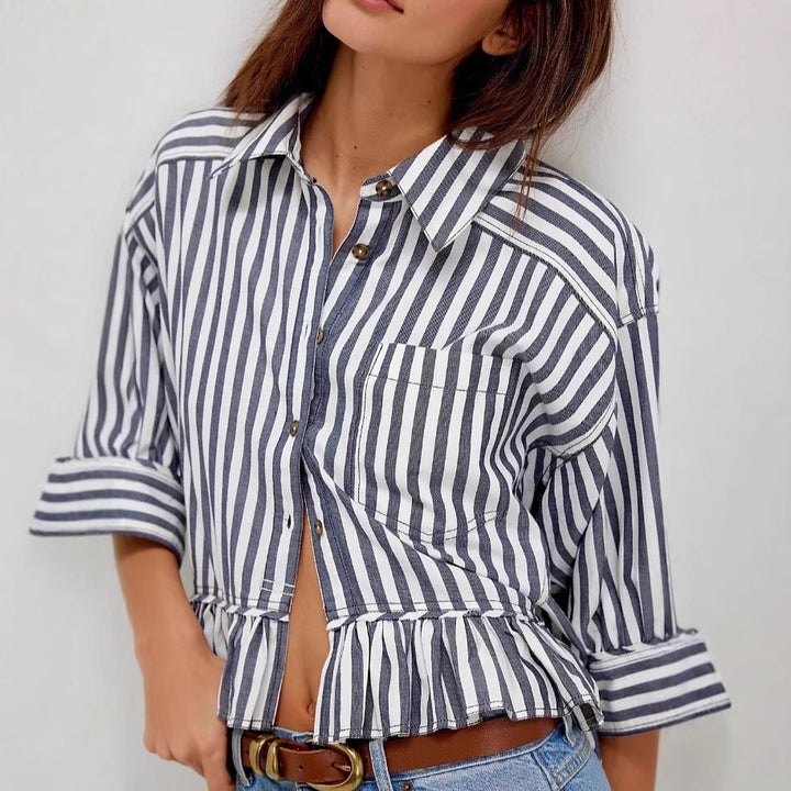 Damer avslappnad cropped blus med volangdetaljer Mirla-Eva Jonsson