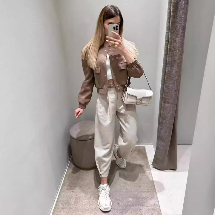 Damer avslappnad cropped jacka med praktiska fickor och elastisk nederkant Mirla-Eva Jonsson