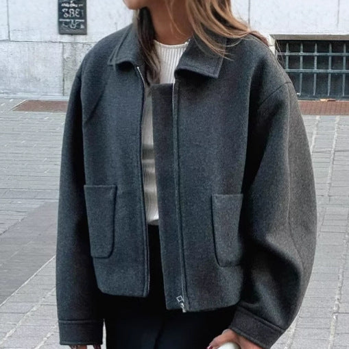 Damer avslappnad cropped jacka med praktiska fickor och modern dragkedja Mirla-Eva Jonsson