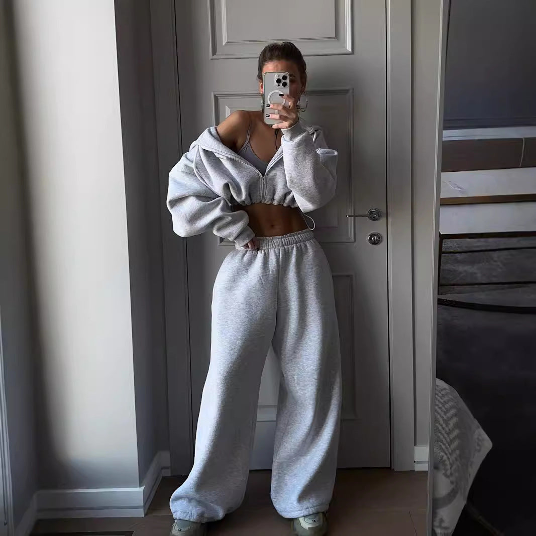 Damer avslappnad cropped sweatshirt med vida byxor Mirla-Eva Jonsson