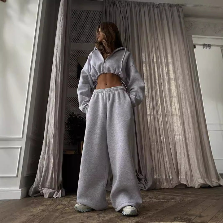 Damer avslappnad cropped sweatshirt med vida byxor Mirla-Eva Jonsson