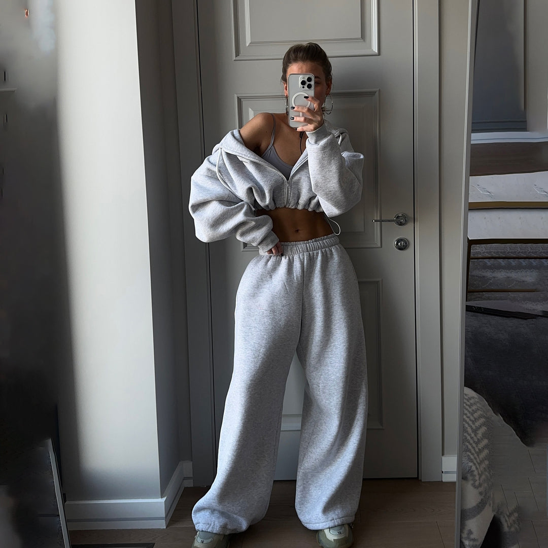 Damer avslappnad cropped sweatshirt med vida byxor Mirla-Eva Jonsson
