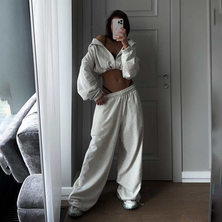 Damer avslappnad cropped sweatshirt med vida byxor Mirla-Eva Jonsson