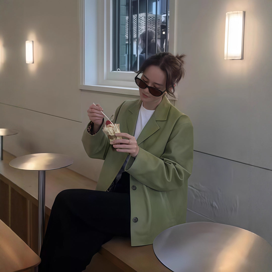 Damer avslappnad, elegant blazerjacka med speciella detaljer Mirla-Eva Jonsson
