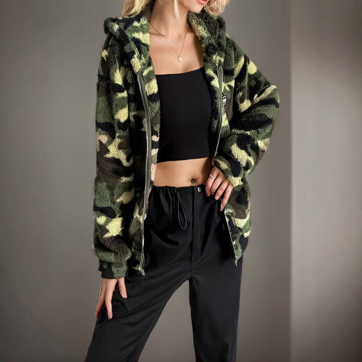 Damer avslappnad fleecejacka i camouflage-design Mirla-Eva Jonsson