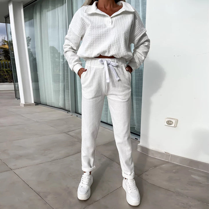 Damer avslappnad fritids-set med cropped topp och vida byxor Mirla-Eva Jonsson