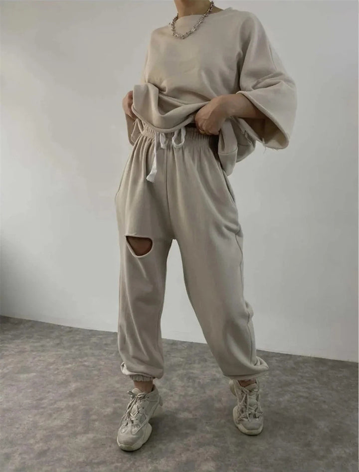 Damer avslappnad fritidsdräkt med oversized överdel och elastisk byxa Mirla-Eva Jonsson